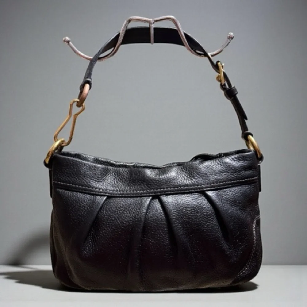 Coach Hamptons Shoulder Bag - Picture 1 of 8